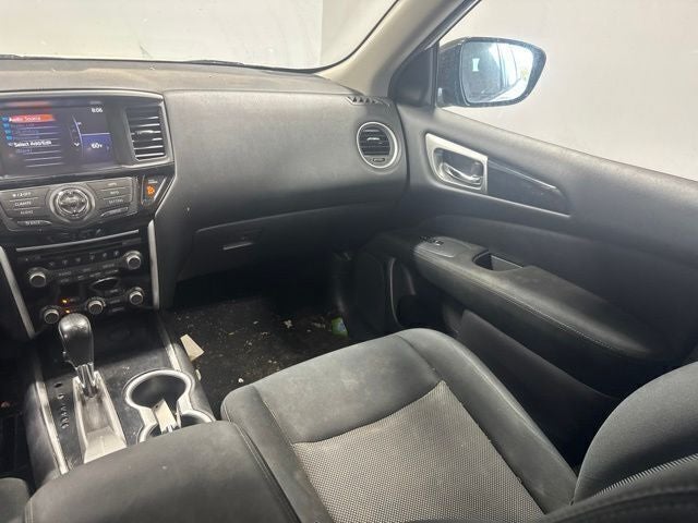 2017 Nissan Pathfinder SV