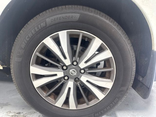 2017 Nissan Pathfinder SV