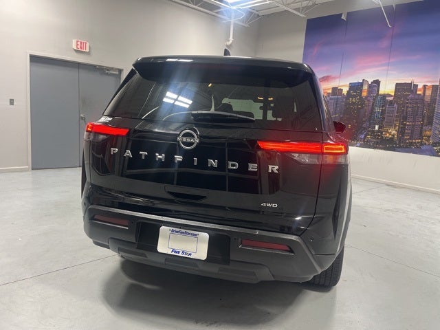 2023 Nissan Pathfinder S