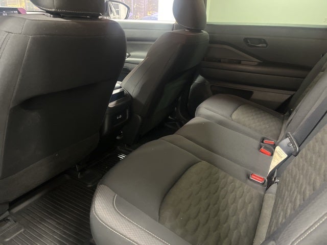 2023 Nissan Pathfinder S