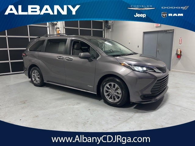 2021 Toyota Sienna LE 8 Passenger