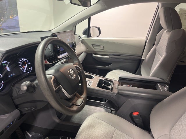 2021 Toyota Sienna LE 8 Passenger
