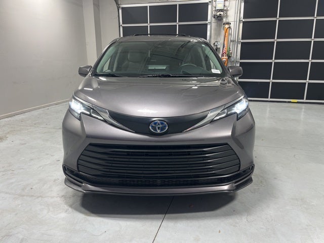 2021 Toyota Sienna LE 8 Passenger