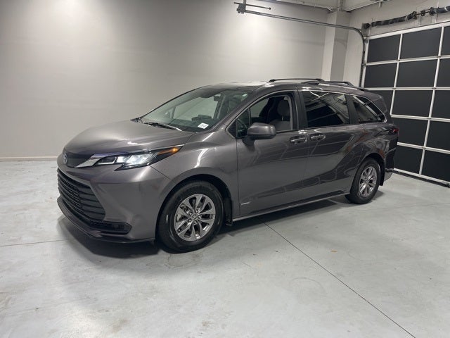2021 Toyota Sienna LE 8 Passenger