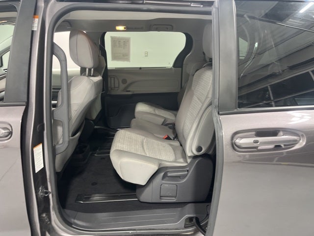 2021 Toyota Sienna LE 8 Passenger