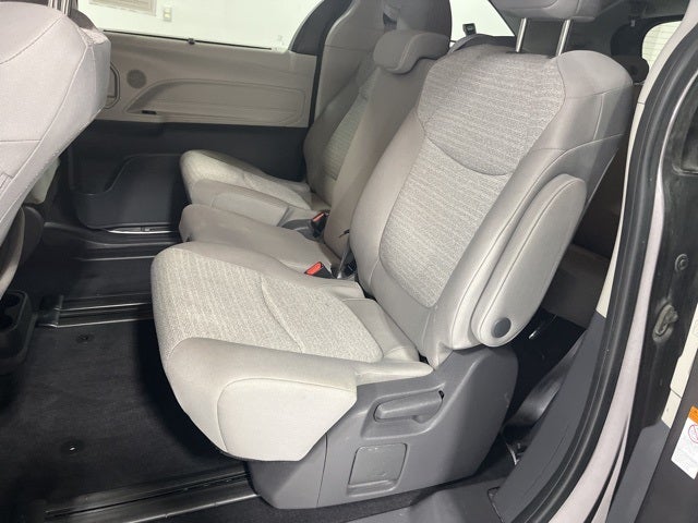 2021 Toyota Sienna LE 8 Passenger