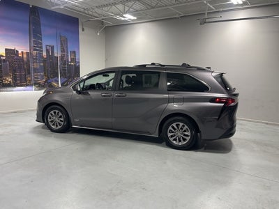 2021 Toyota Sienna LE 8 Passenger