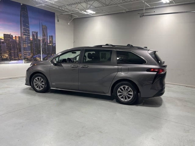 2021 Toyota Sienna LE 8 Passenger