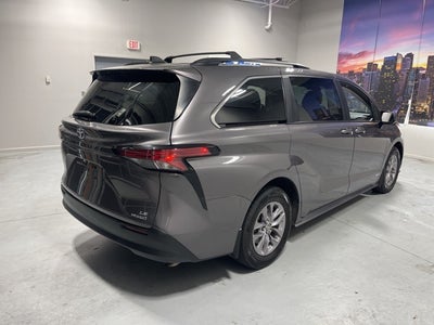 2021 Toyota Sienna LE 8 Passenger