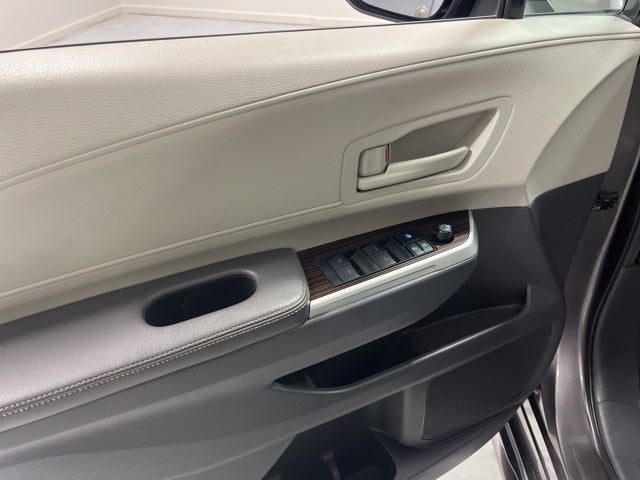 2021 Toyota Sienna LE 8 Passenger