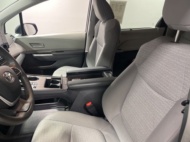 2021 Toyota Sienna LE 8 Passenger