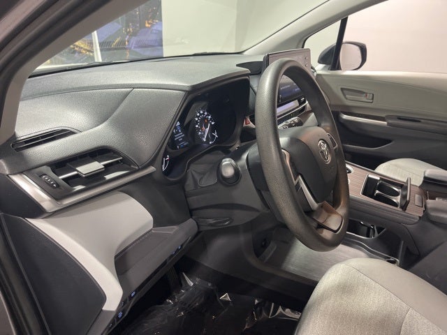 2021 Toyota Sienna LE 8 Passenger