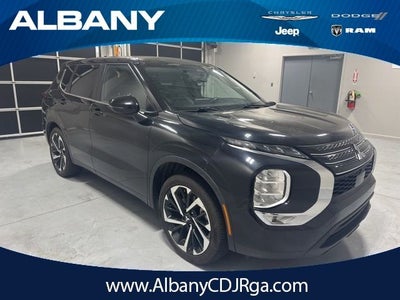 2023 Mitsubishi Outlander SE