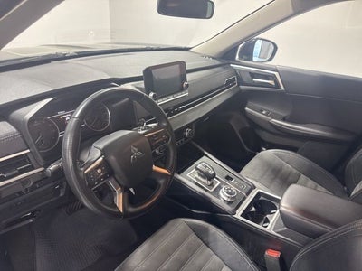 2023 Mitsubishi Outlander SE