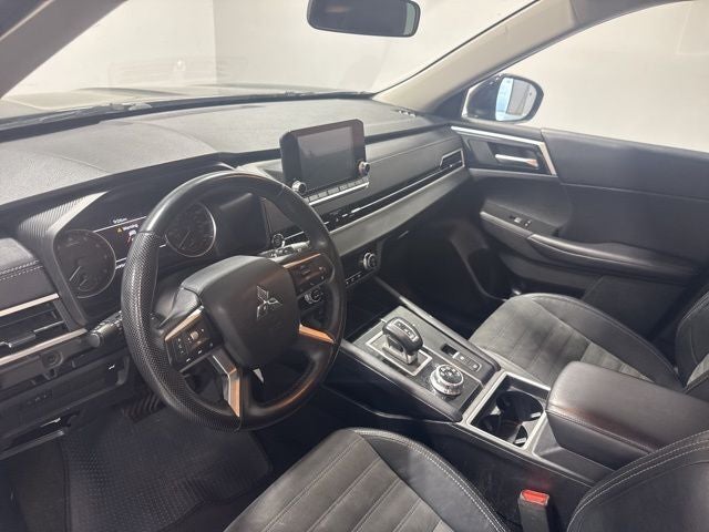 2023 Mitsubishi Outlander SE