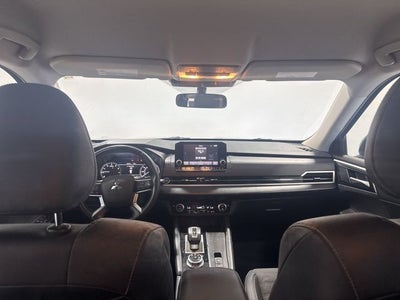 2023 Mitsubishi Outlander SE