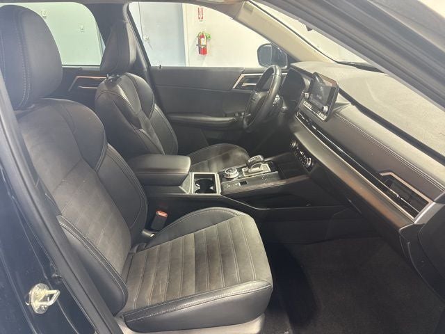 2023 Mitsubishi Outlander SE