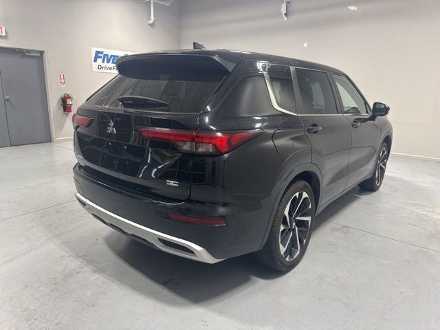 2023 Mitsubishi Outlander SE