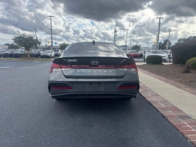 2025 Hyundai Elantra SEL Sport