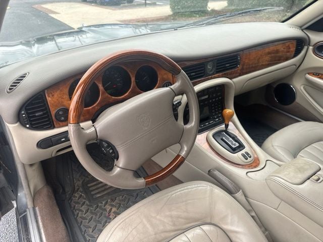 2003 Jaguar XJ8 Base