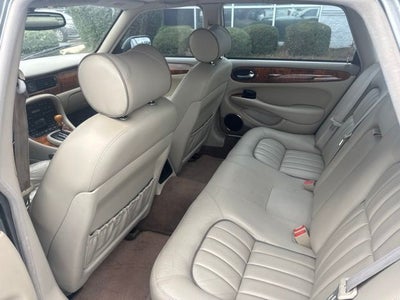 2003 Jaguar XJ8 Base