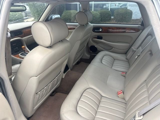 2003 Jaguar XJ8 Base
