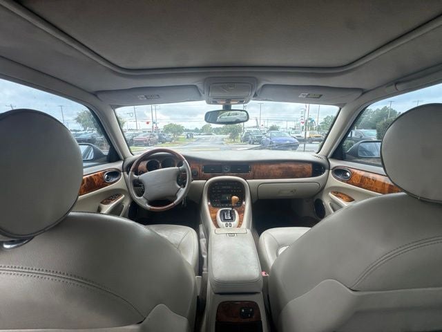 2003 Jaguar XJ8 Base