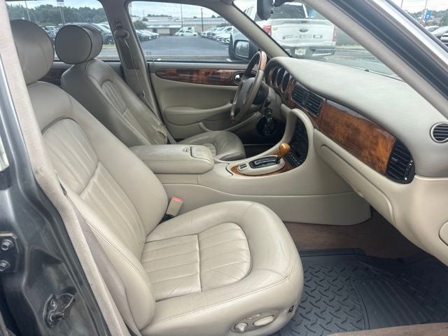 2003 Jaguar XJ8 Base