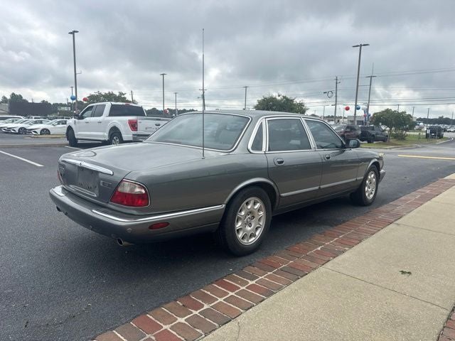 2003 Jaguar XJ8 Base
