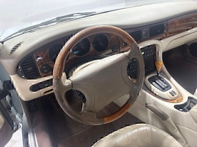 2000 Jaguar XJ8 Base