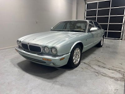 2000 Jaguar XJ8 Base