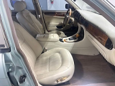 2000 Jaguar XJ8 Base