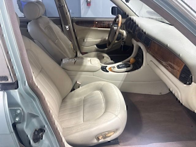 2000 Jaguar XJ8 Base