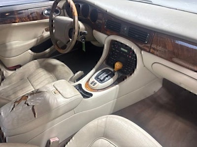 2000 Jaguar XJ8 Base