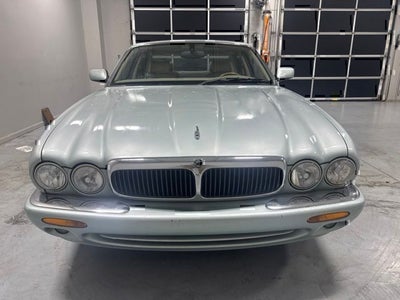 2000 Jaguar XJ8 Base