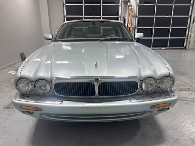 2000 Jaguar XJ8 Base