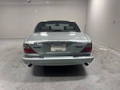 2000 Jaguar XJ8 Base