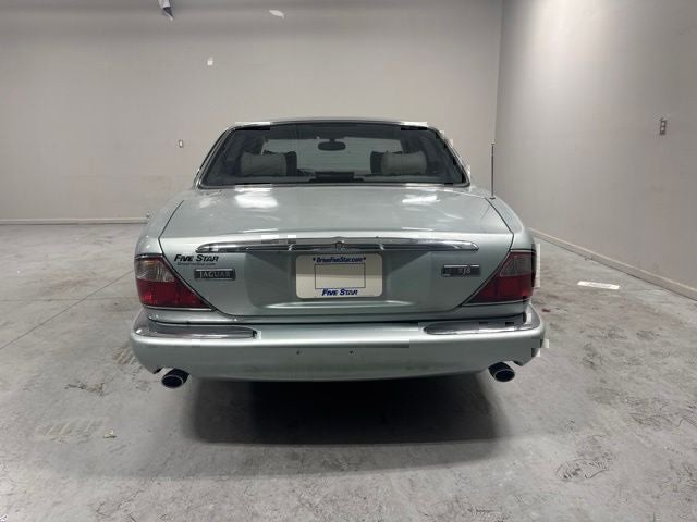 2000 Jaguar XJ8 Base