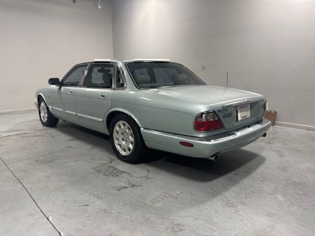 2000 Jaguar XJ8 Base
