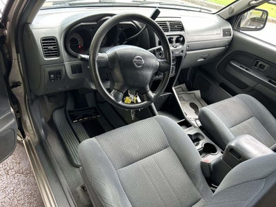 2004 Nissan Frontier XE
