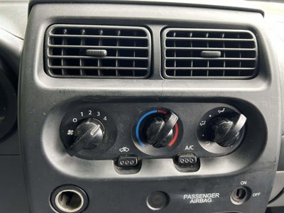 2004 Nissan Frontier XE