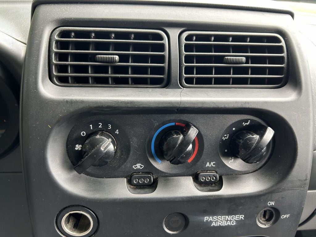 2004 Nissan Frontier XE