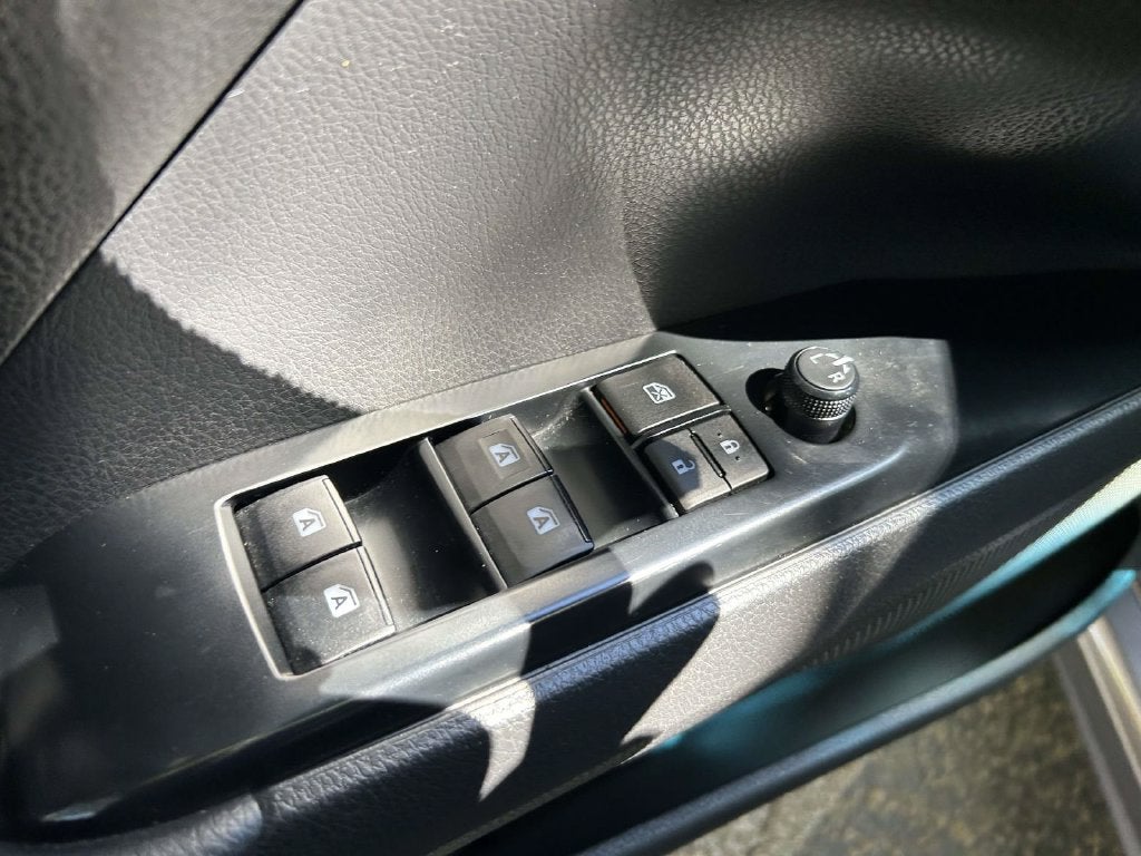 2020 Toyota Camry Hybrid SE