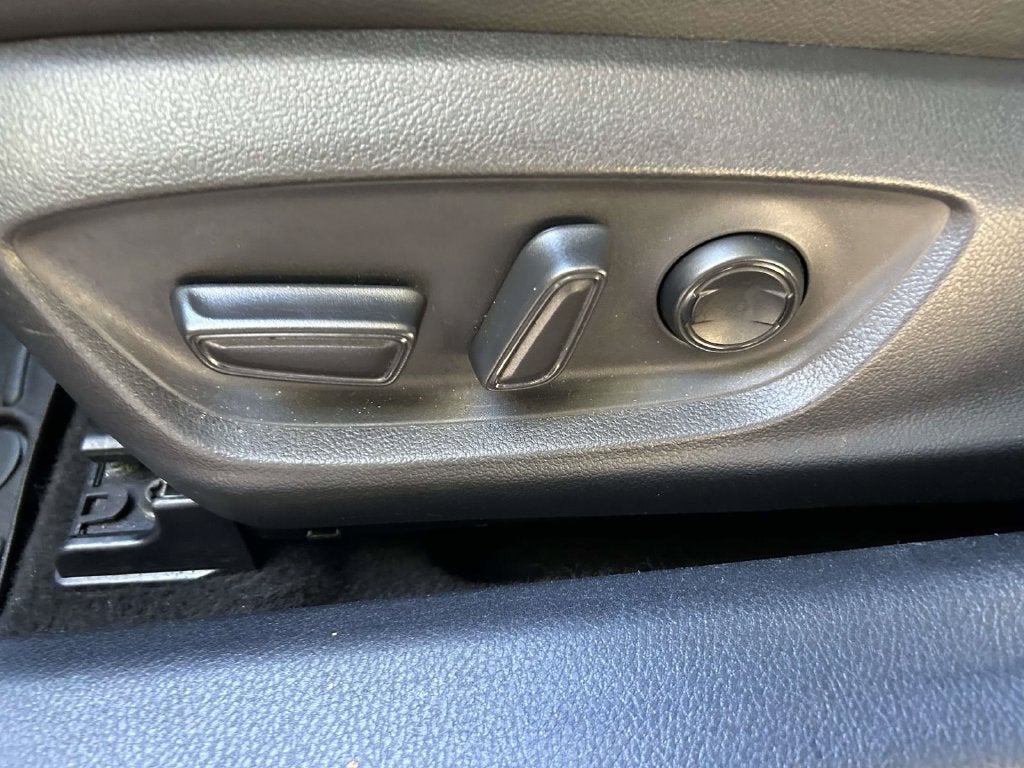 2020 Toyota Camry Hybrid SE