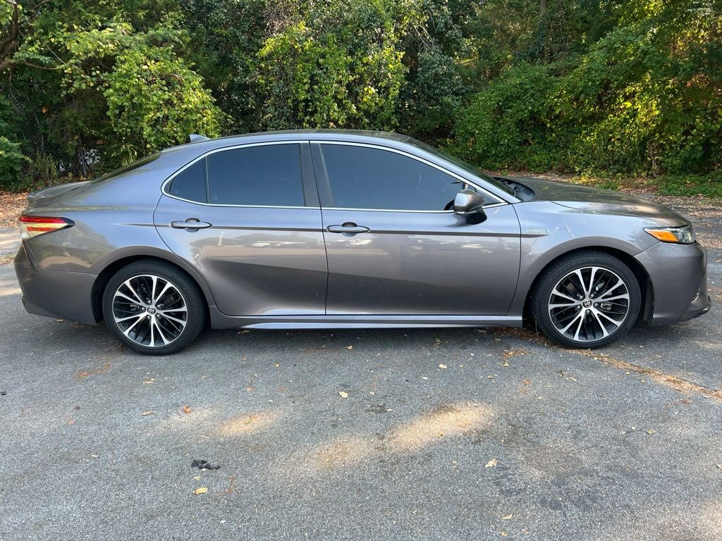 2020 Toyota Camry Hybrid SE