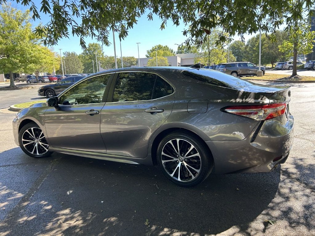 2020 Toyota Camry Hybrid SE