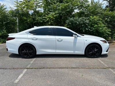 2024 Lexus ES 300h F SPORT Handling