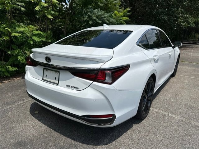 2024 Lexus ES 300h F SPORT Handling
