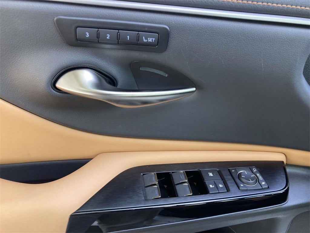 2025 Lexus ES 300h 300h