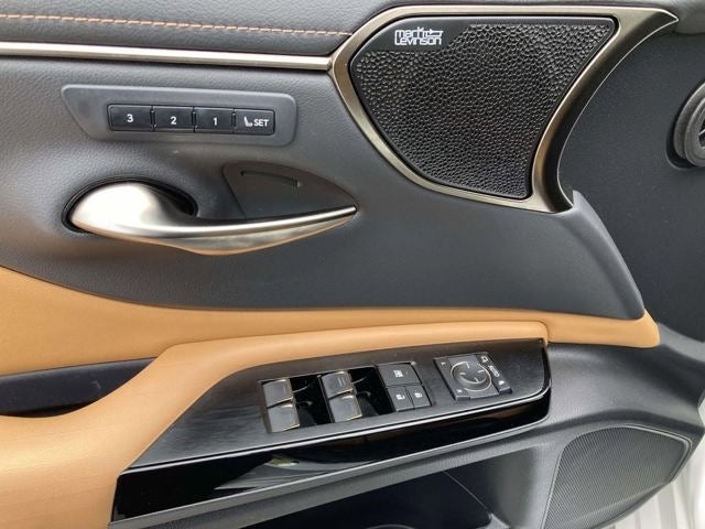 2022 Lexus ES 300h 300h